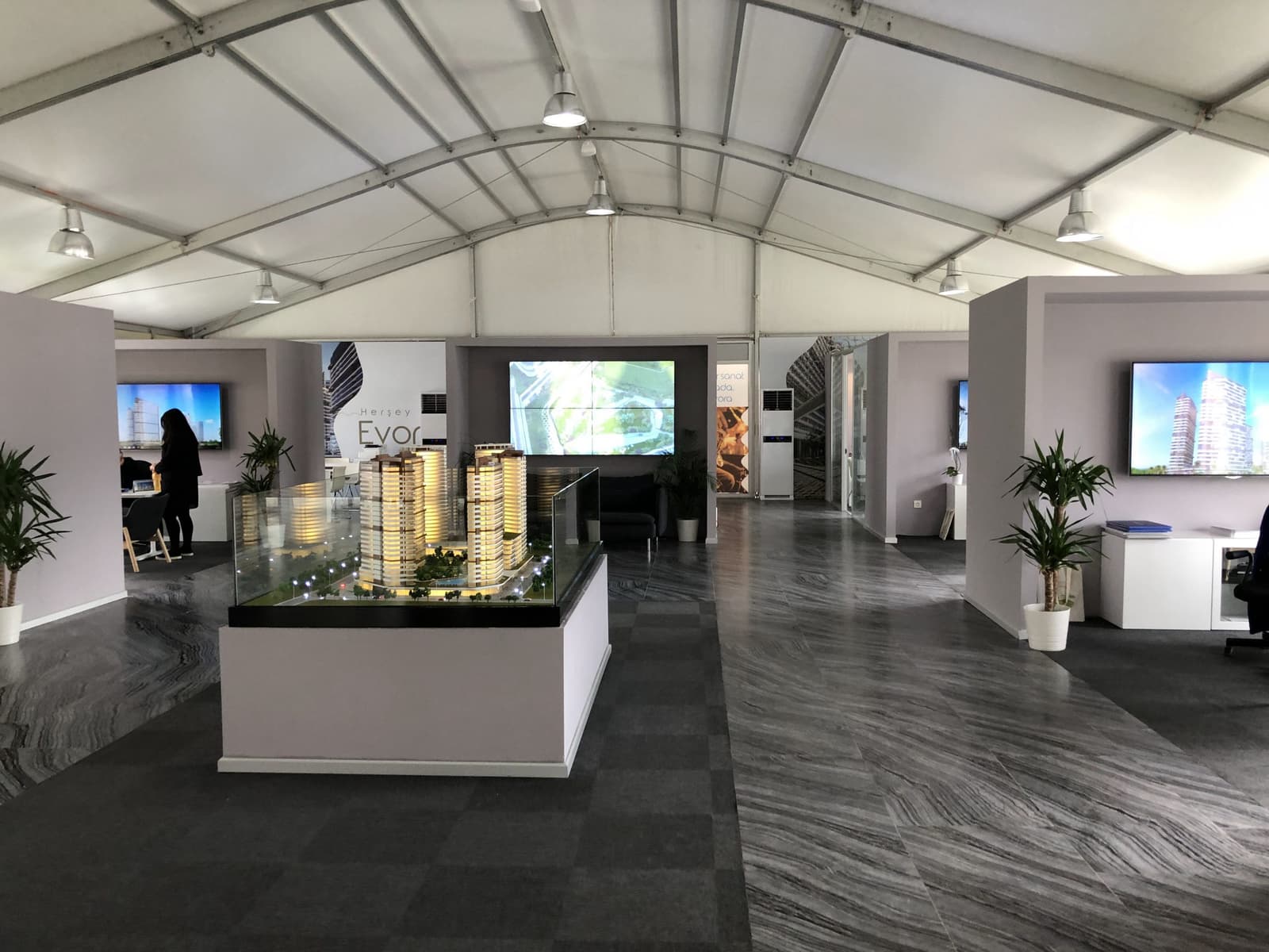 roeder-hts-large-marquee